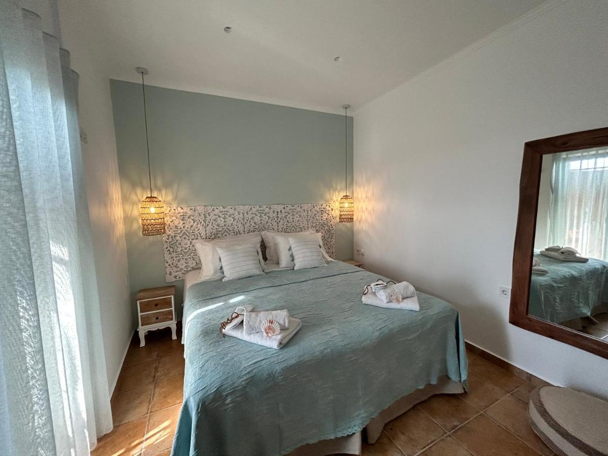 Calliopes By The Sea Boutique Suites Paralia Dionysiou Bagian luar foto