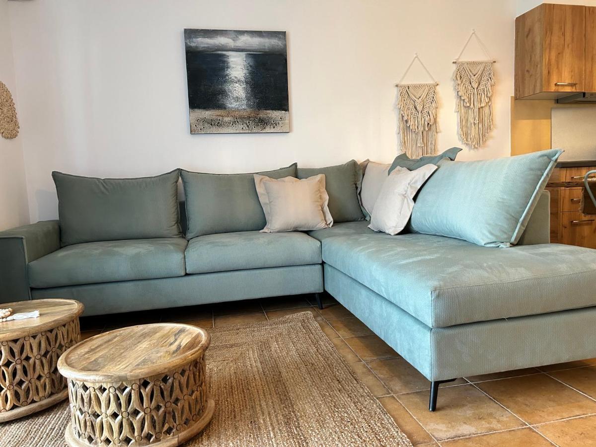 Calliopes By The Sea Boutique Suites Paralia Dionysiou Bagian luar foto