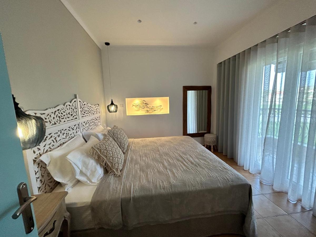 Calliopes By The Sea Boutique Suites Paralia Dionysiou Bagian luar foto