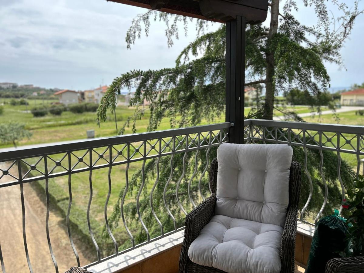 Calliopes By The Sea Boutique Suites Paralia Dionysiou Bagian luar foto