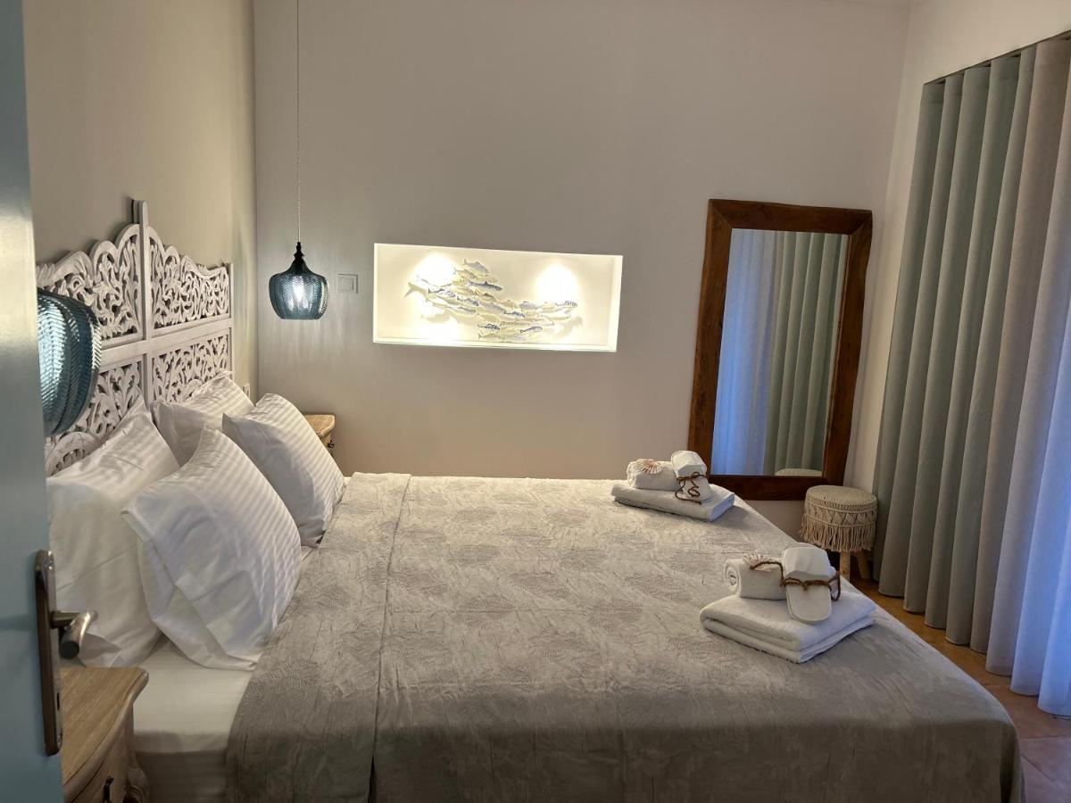 Calliopes By The Sea Boutique Suites Paralia Dionysiou Bagian luar foto