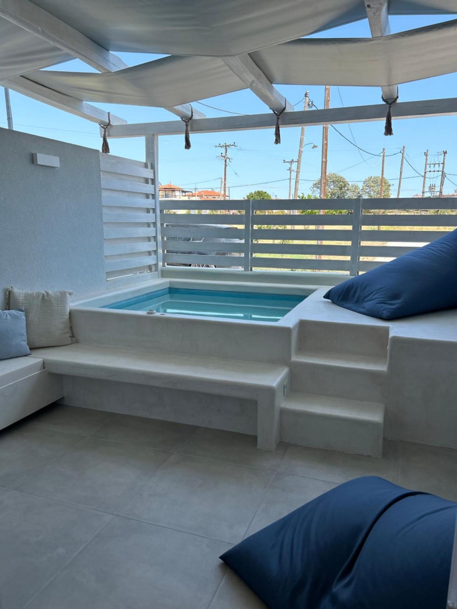 Calliopes By The Sea Boutique Suites Paralia Dionysiou Bagian luar foto