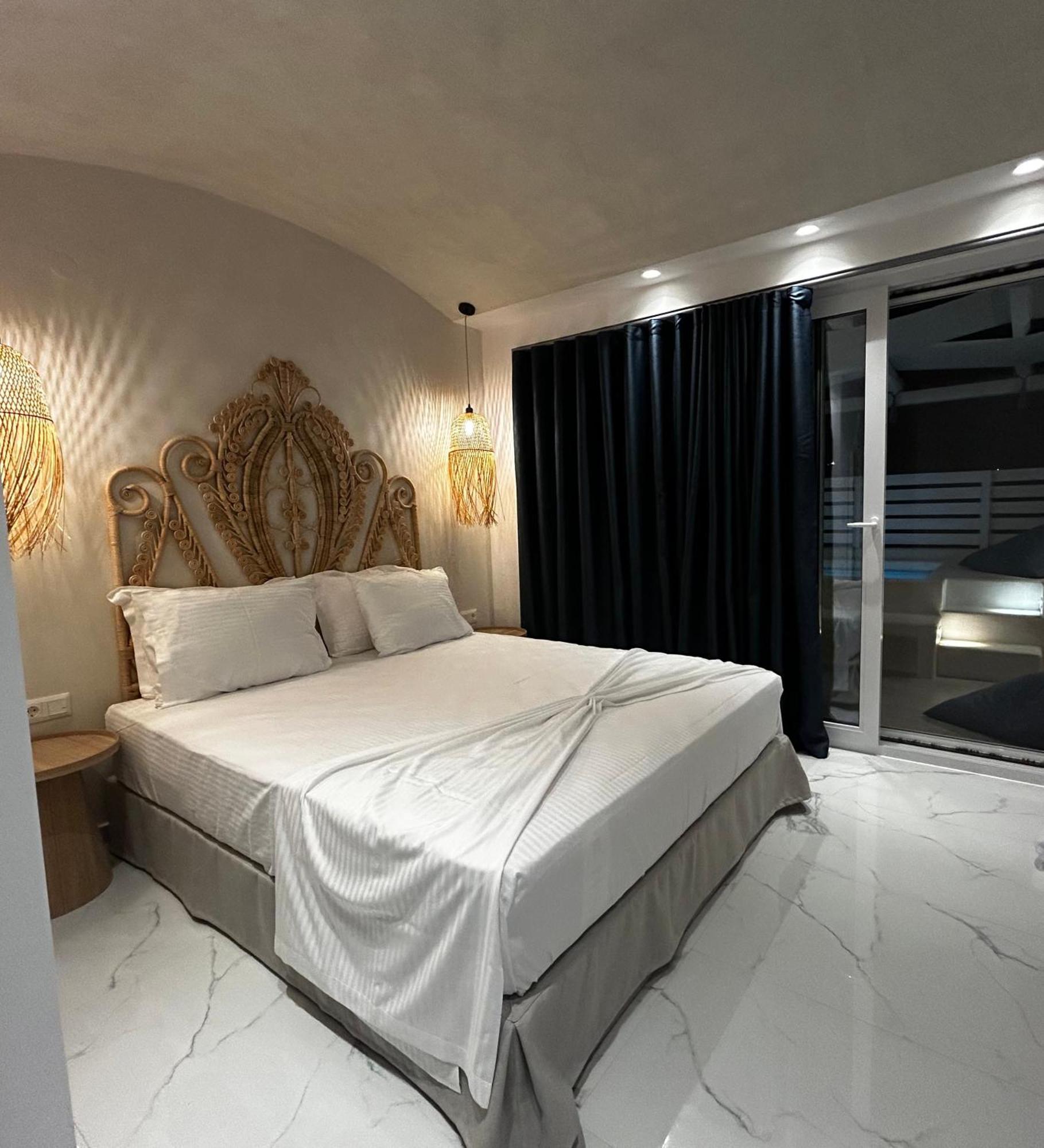 Calliopes By The Sea Boutique Suites Paralia Dionysiou Bagian luar foto