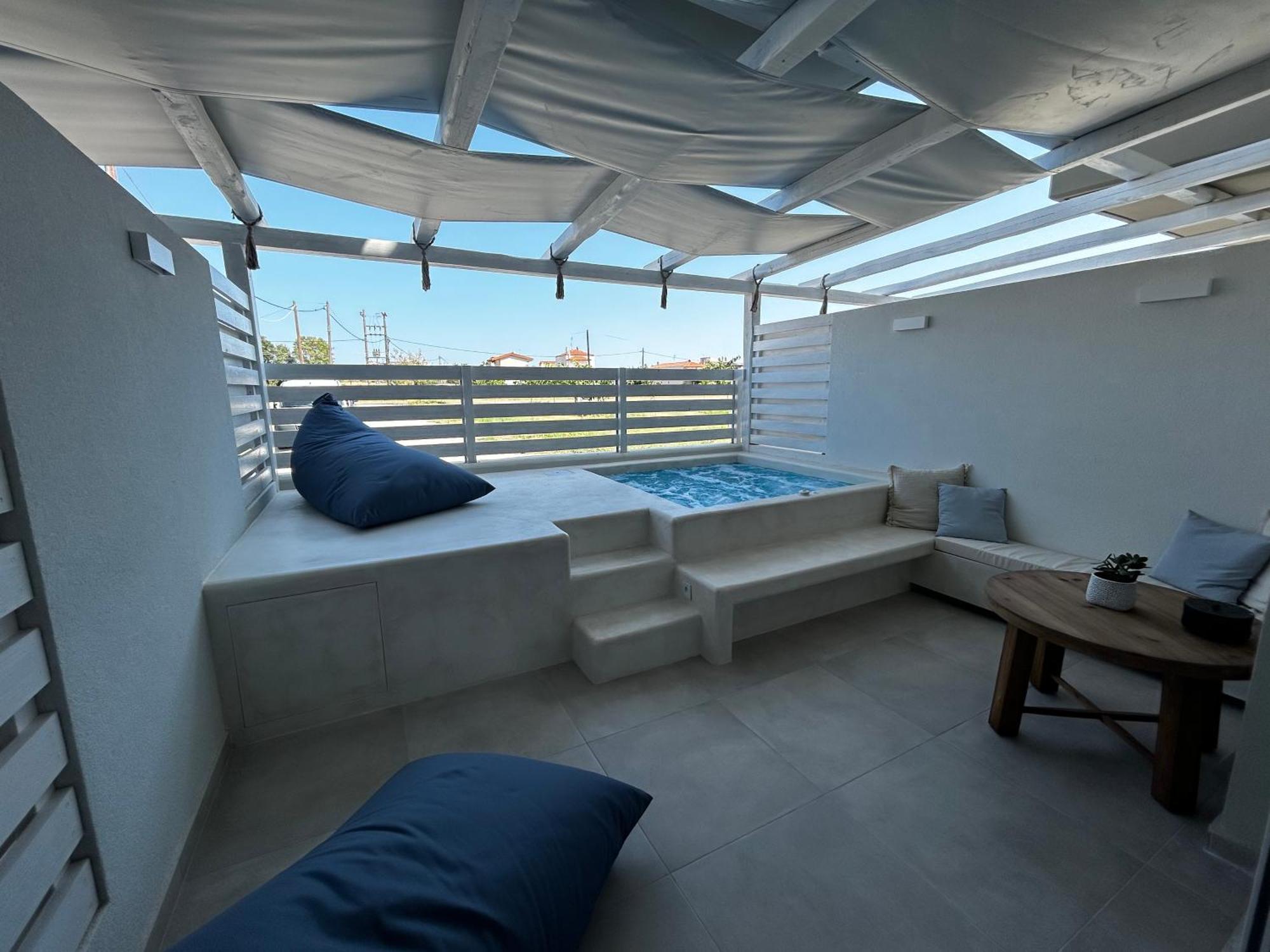 Calliopes By The Sea Boutique Suites Paralia Dionysiou Bagian luar foto