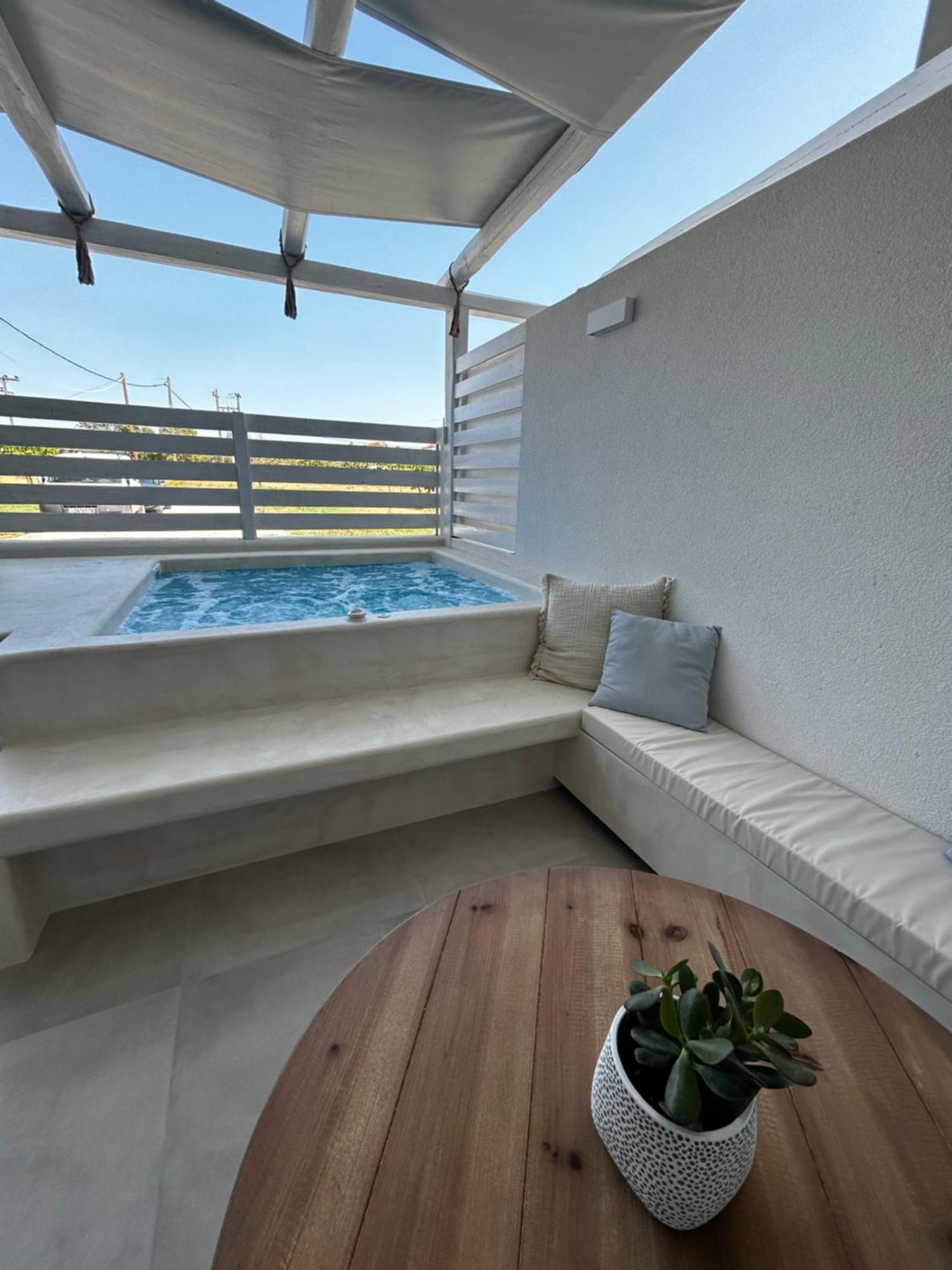Calliopes By The Sea Boutique Suites Paralia Dionysiou Bagian luar foto